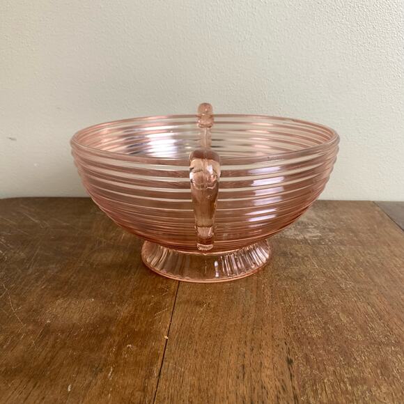 Anchor Hocking 1930s Pink Manhattan Depression‎ glass pedestal bowl with handles - Picture 2 of 7